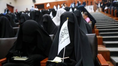Афганистанките ще учат задължително с хиджаб и отделени от мъжете