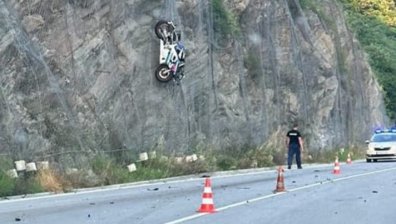 Двамата загинали в адската катастрофа с моторист са на по 25 г.