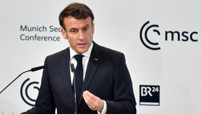 Макрон: Русия да загуби войната в Украйна, но да не бъде смачкана