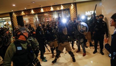 Ранени и арестувани при поредния протест в Хонконг