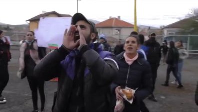 Етнически конфликт в с. Росен заради уволнена учителка от ромски произход 