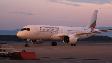 Вторият модерен самолет Airbus A220-300 на "България Еър" пристигна в София