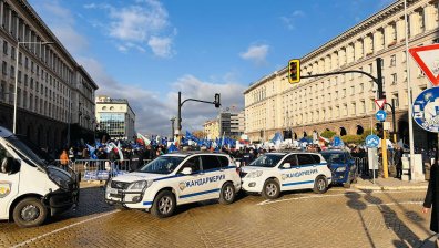 МВР: Придвижвайте се с градския транспорт или пеша