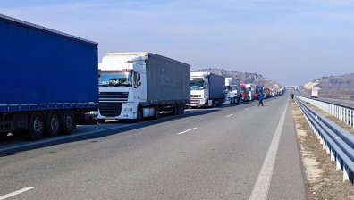 Гърция: Без карантина и бързи тестове за шофьорите на ТИР-ове