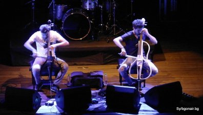 2Cellos вдигнаха на крака Античния театър в Пловдив