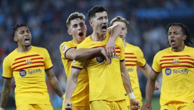 С дузпа в последните минути Левандовски донесе победата на "Барса" срещу "Селта"