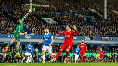 Титлата е мираж за "Ливърпул" след болезнен провал в дербито с "Евертън"