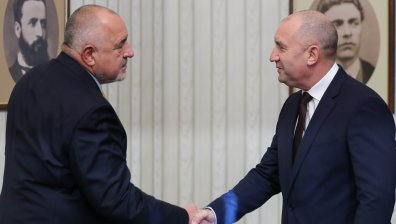 Борисов: Радев не спира да лети с "Еърбъса", върнахме българите с граждански полет