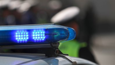 Жена метна през прозореца злато и пари на ало измамници във Враца