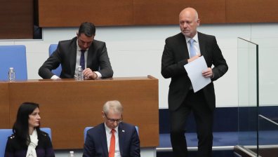 Тагарев се отбранява срещу мотивите за вота на недоверие