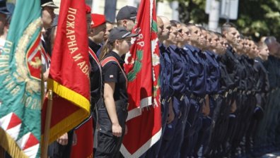 Ръководството на МВР и политици поднесоха цветя пред паметника на "Незнайния войн"