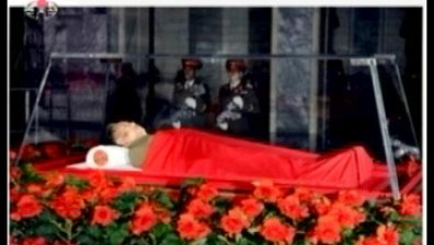 Северна Корея погребва Ким Чен-Ир