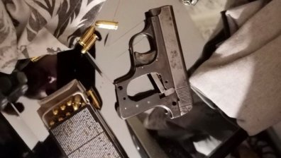 Задържаха шестима във "Факултета" за покупко-продажба на дрога