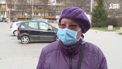 Млади хора продължават да пазаруват сутрин