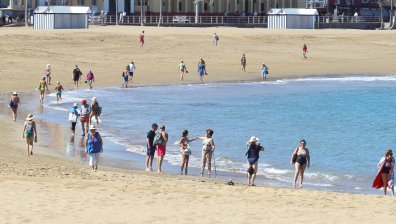 Хиляди гърци използваха топлия уикенд, за да отидат на плаж