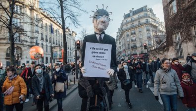 Във Франция или си ваксиниран, или от работа - директно вкъщи