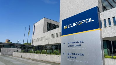 Удар по тъмната мрежа! Европол арестува 288 заподозрени и възстанови над €50 млн. 