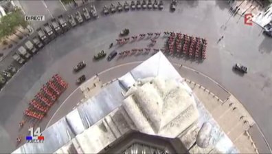 Франция посреща националния си празник със скръб