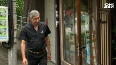 Двойник на великия комик Георги Парцалев работи като сервитьор на морето