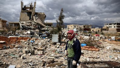 Израел поема контрол над части от Южен Ливан, взривени са пет моста