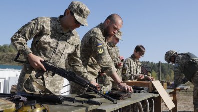 ЕС започна обучението на украински военни под командването на вицеадмирал Ерве Блежан
