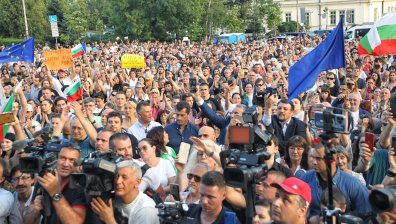 Протести за и против правителството в най-важния ден за кабинета "Петков"