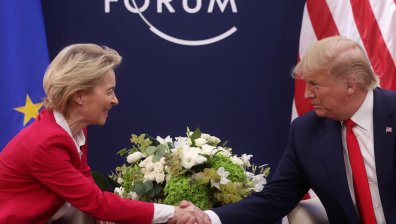 Доналд Тръмп и Урсула фон дер Лайен се събират да решат спора с митата