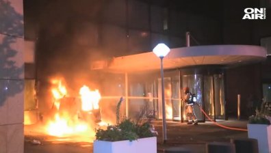 Микробус се вряза в редакцията на холандски всекидневник