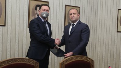 ГЕРБ получи от президента Радев мандат за съставяне на правителство