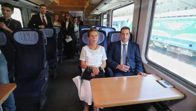 Гвоздейков и посланикът на Германия показаха новите немски вагони на БДЖ