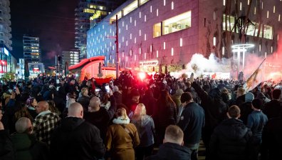 Нидерландия се тресе от бунтове, раниха петима полицаи на протестите срещу мерките