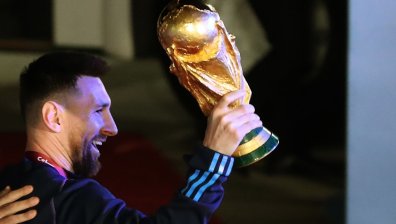 Меси подписва с "Пари Сен Жермен" за още една година