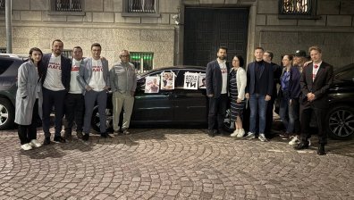 "Днес е Благо, утре си ти": От "Продължаваме промяната" блокираха входа към НС