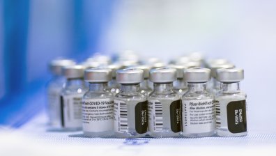 Флаконите на Pfizer могат да се съхраняват във фармацевтични фризери