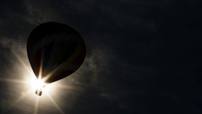 Балон с горещ въздух експлодира по време на полет
