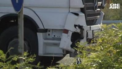 Катастрофа на АМ "Тракия" с участието на ТИР и две леки коли