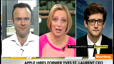 Защо Apple нае бивш директор на Yves Saint Laurent?