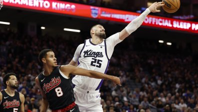 Везенков се завърна на игрището, блесна с две тройки при победа над "Оклахома Сити"