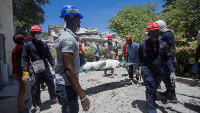 Обявиха тридневен траур в Хаити, жертвите на труса надхвърлят 1400