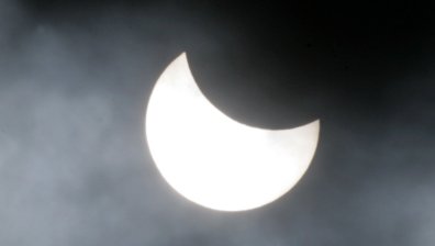 Луната и Слънцето в спектакъл с драматично затъмнение на 17 февруари