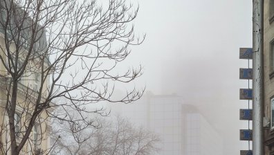 Времето в четвъртък: Мъгливо утро и валежи в Южна и Източна България
