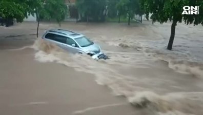 Невиждани наводнения и евакуирани хора в Мексико