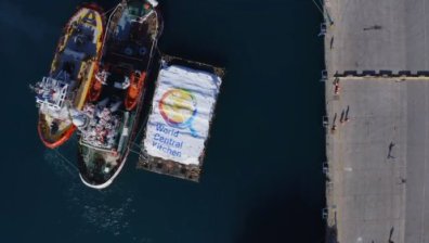 Кораб с хуманитарна помощ пристигна в Газа за първи път от началото на войната