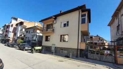 Оставиха в ареста майката, обвинена в убийство на своите деца