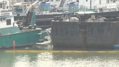 Кораб потъна наполовина в река Дунав
