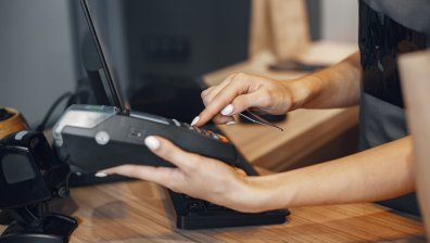 Гърция слага край на манипулациите с POS терминали и приложения