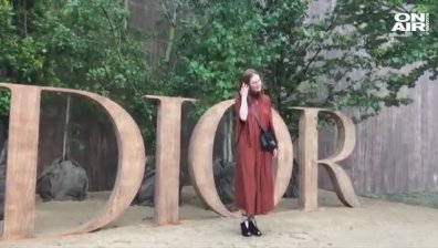 Dior възхити с рокли на диви цветя в Париж (видео)