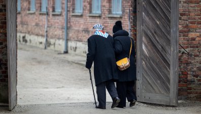 Леон Вайнтрауб за Ада в "Аушвиц" и волята за живот: Бяха способни да премажат всичко