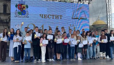 МОН награди 40 изявени ученици със "Звезда на София" на 24 май