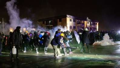 Полицейски оставки, безредици и десетки задържани в Минесота (ВИДЕО)